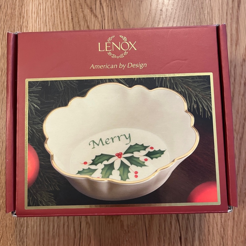 Lenox Merry Bowl with Holly and Gold Trim